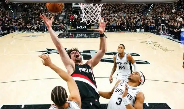 马刺114-93开拓者，大比分3-1拿到赛点，文班复出坎27分12篮板，杨翰森最