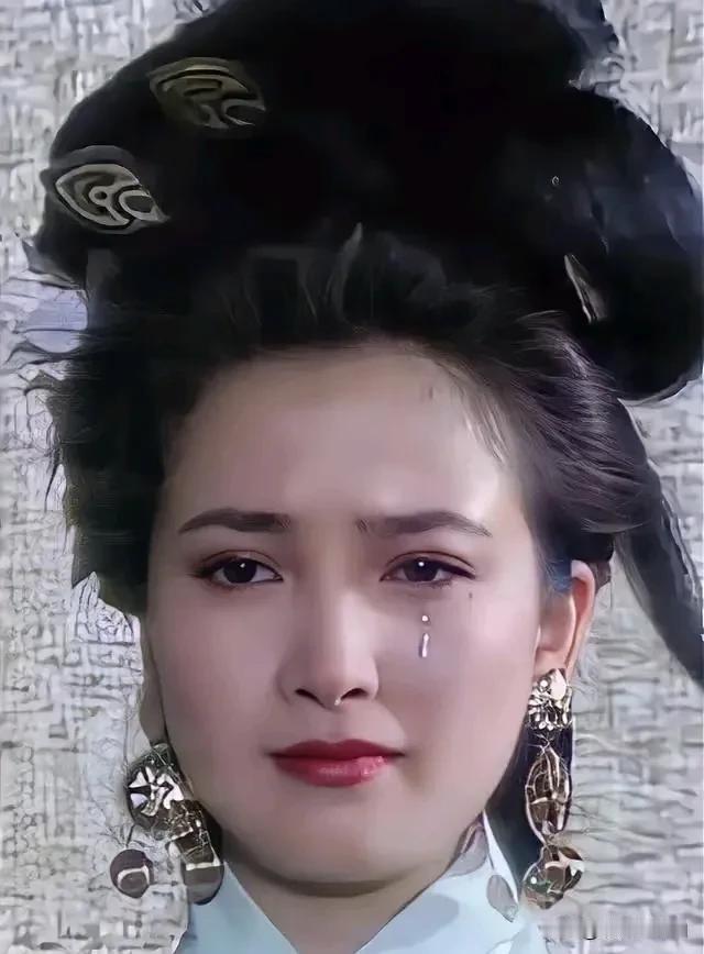 历史上的小乔并不一定是美女，因为她的优势在于血统，所以周瑜娶她，是在给自己提高身