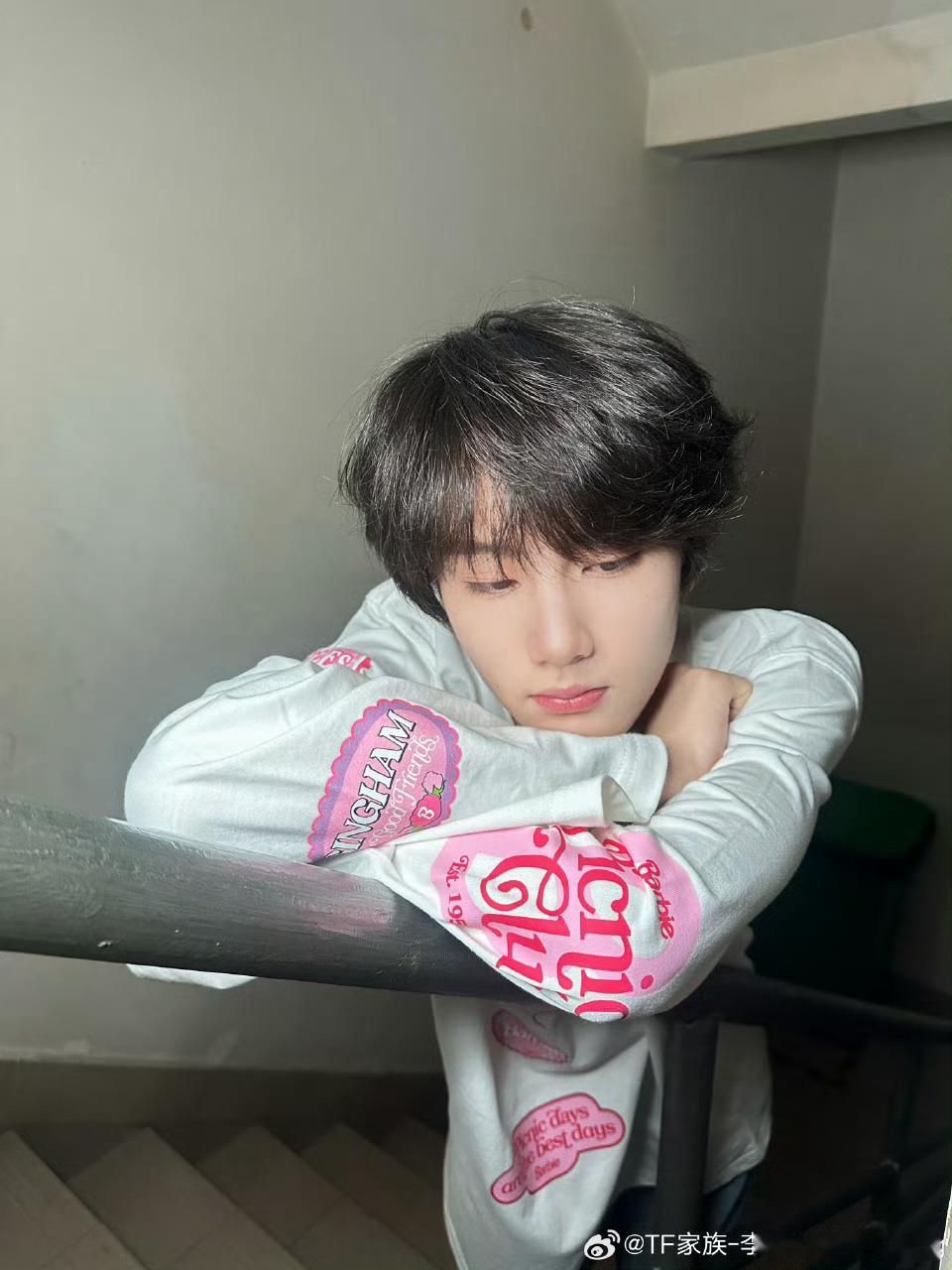李煜东520戳脸照李煜东520戳脸照好萌李煜东祝大家520快乐李煜东520营业照