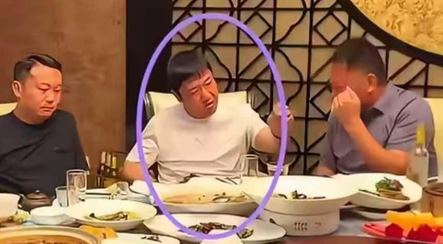 我把兄弟放心上，兄弟把我放网上。看了贾冰熟人饭局上被偷拍，终于明白了一个道理：伤
