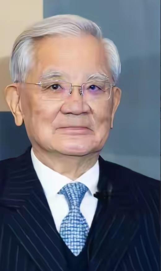 无论马英九怎么折腾，也只能内部消化，因为连战是郑丽文的如来佛祖，马英九顶多是个长