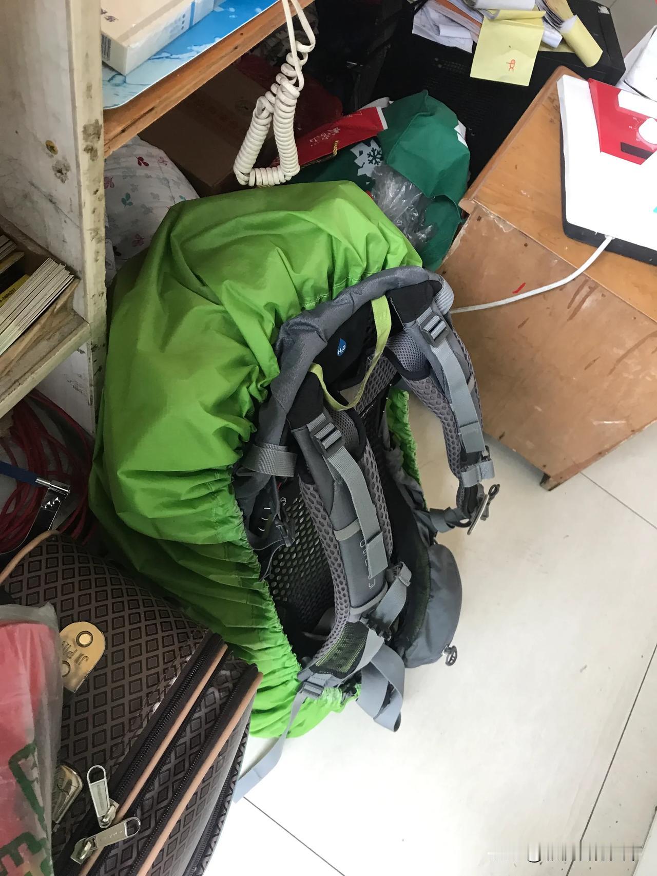 湖北十堰 武当山 进武当山景区的第一天，由于住的客栈靠近大马路，前一晚没休息好，