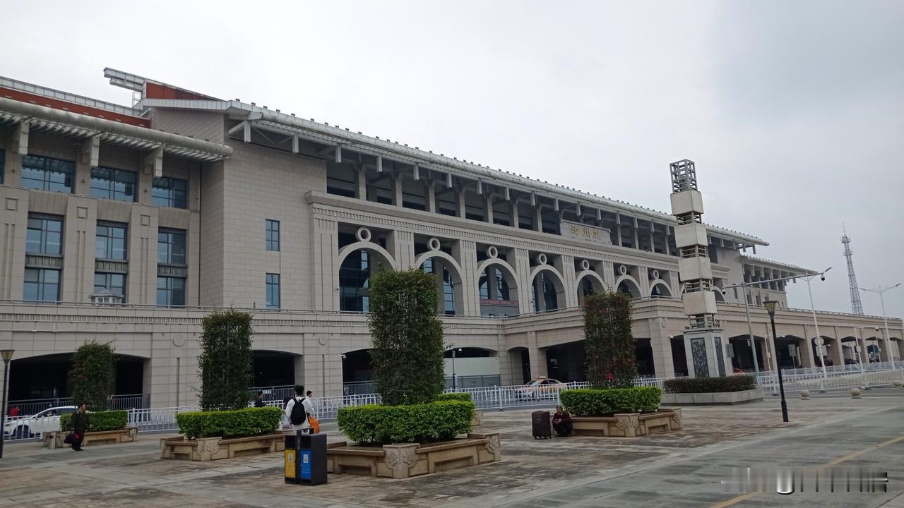 慢慢缓上一阵吧！就像日本海产品问题多年后，大家都不再购买食用，漳州杨梅也需时间恢