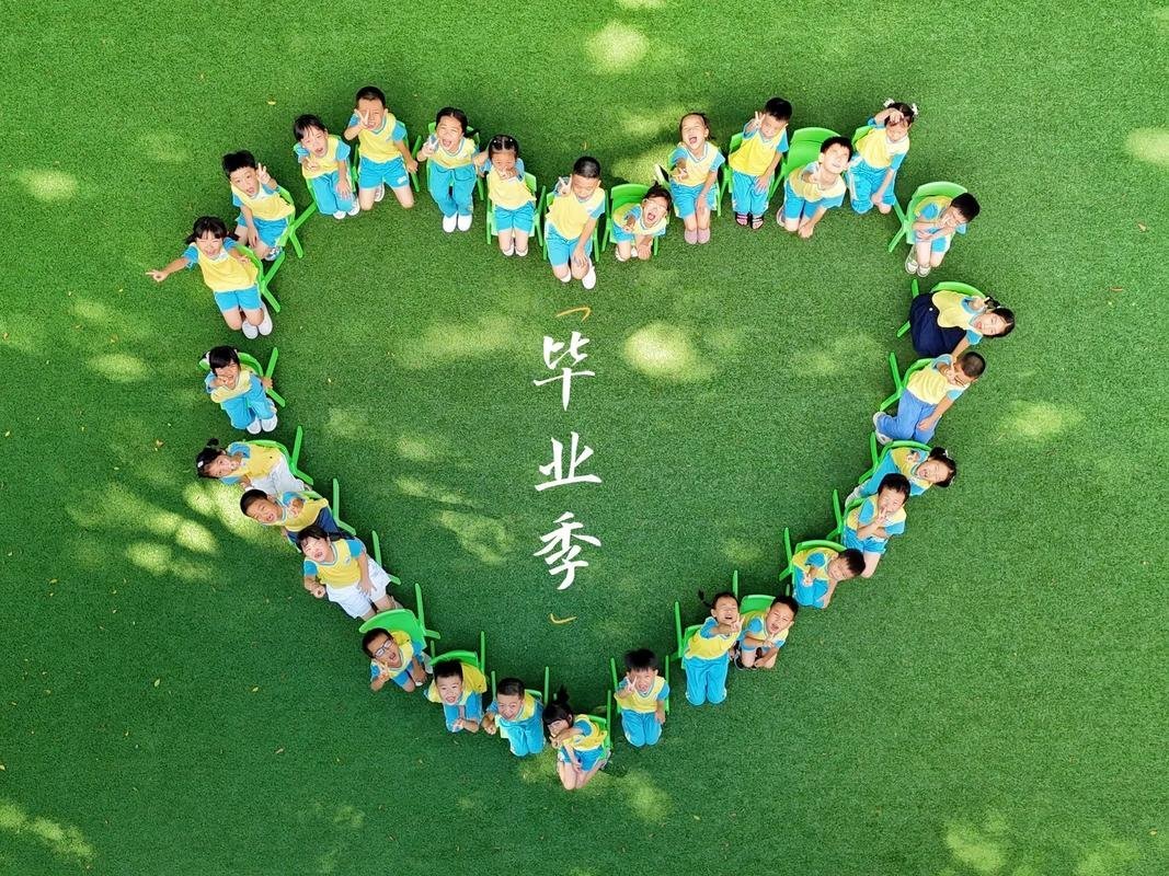 “适合毕业季发的文案。”△简短好发（朋友圈首选）有前程可奔赴，亦有青春可回首。跃