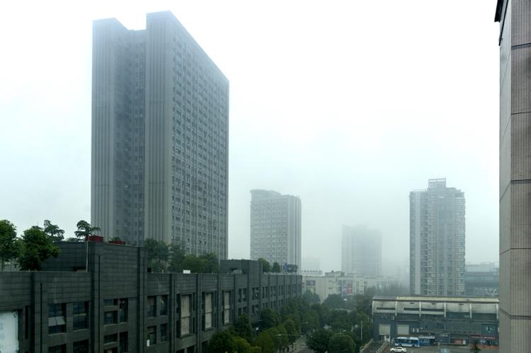 性格是人生的调色盘，非命运的定稿——你握得住画笔，就能在底色之上，调和出属于自己