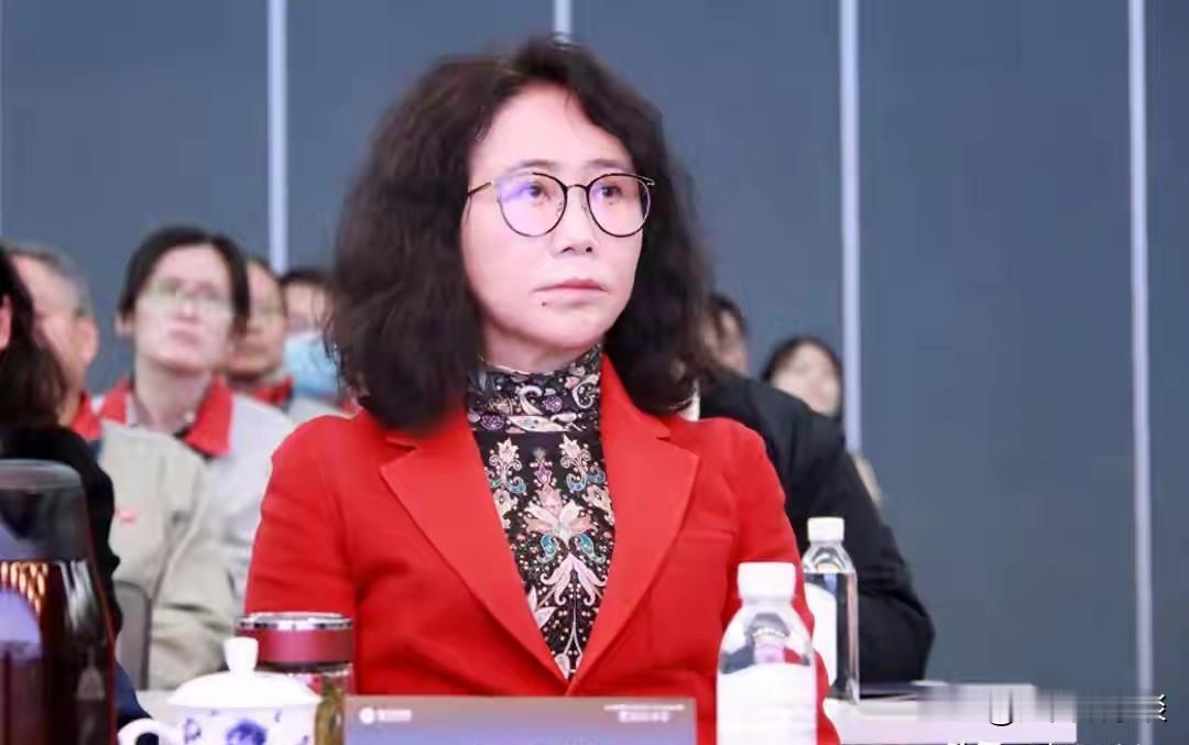 周董事长道歉时多说了“同时”两个字，整个公关就垮了，前面的努力也基本白费了。
9