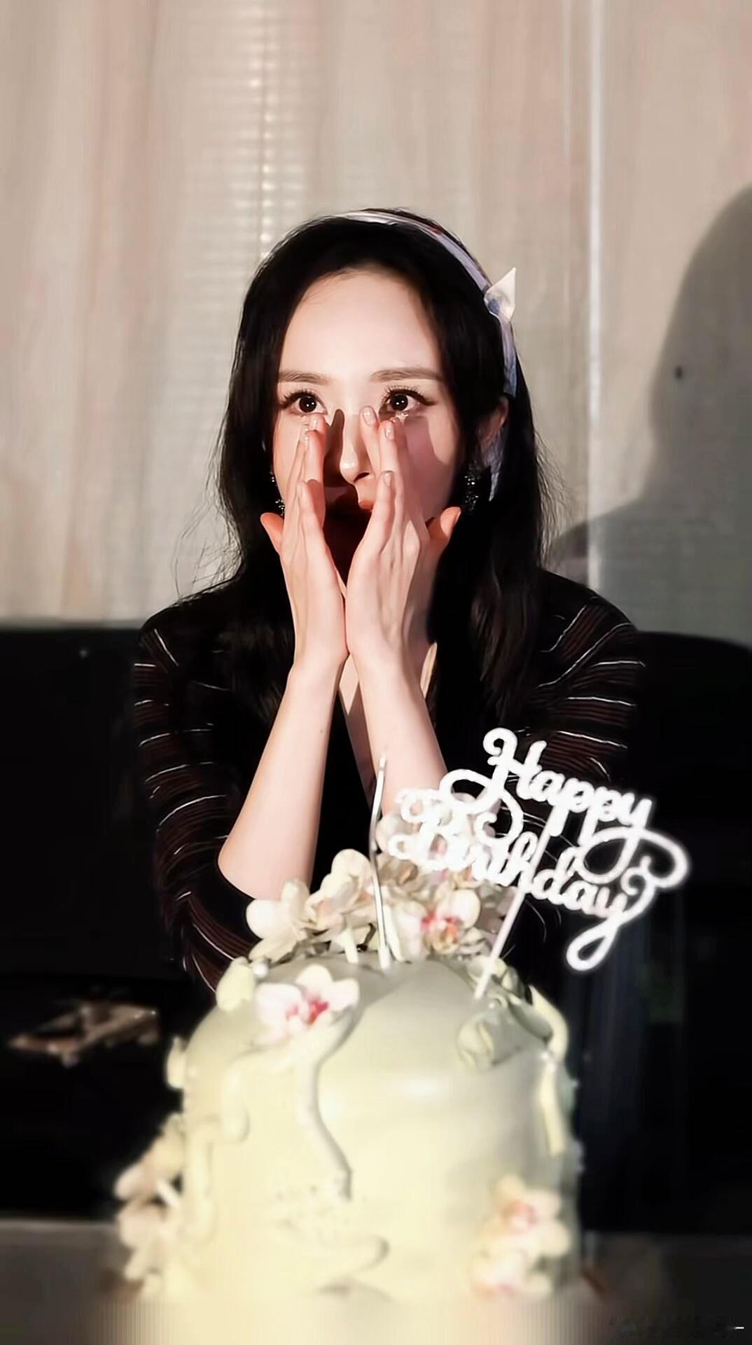杨幂把衣服穿出了高定感杨幂的妆造好温柔 气质才是最好的奢侈品！简单的穿搭，被杨幂