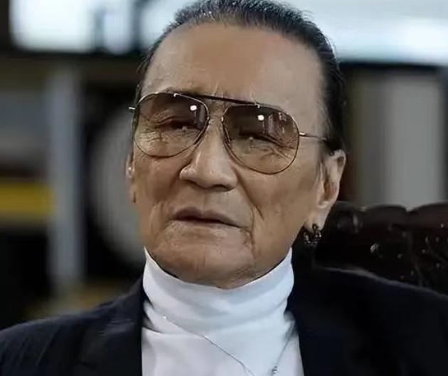 谢贤曾在节目中自嘲，当年花4000万投资酒吧，3年亏得精光。他感叹：“那时九龙塘