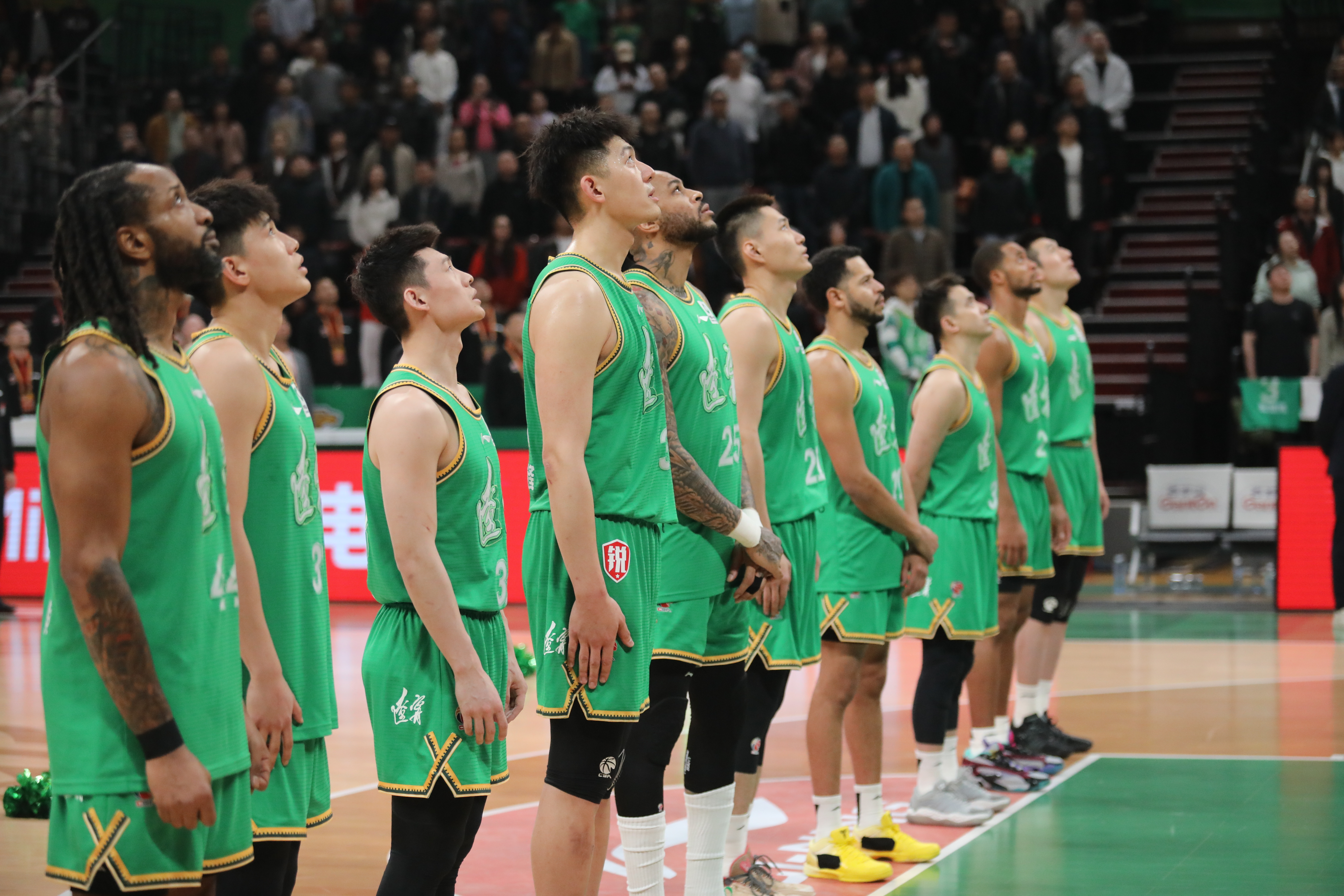 季后赛将于4月28日开打，最晚6月14日结束。今年季后赛赛程将由去年的3-5-5