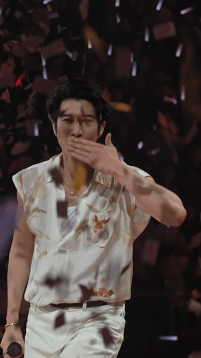 王力宏一个飞吻给我吊成翘嘴了谁懂啊！王力宏佛山演唱会的这个飞吻直接把我焊在翘嘴状