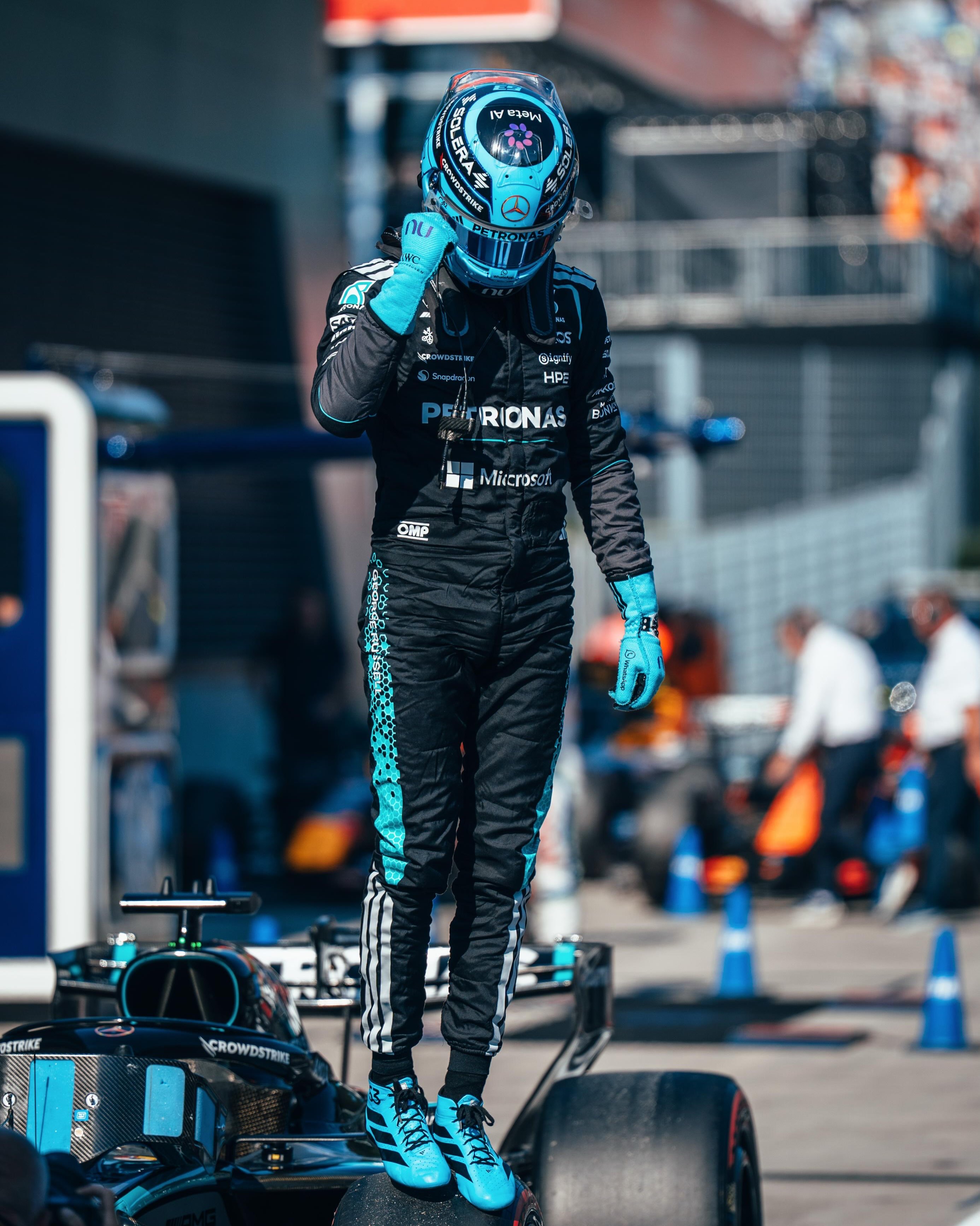 georgerussell63发布一则赛季前半程结束了。有过高光时刻，也有令人失