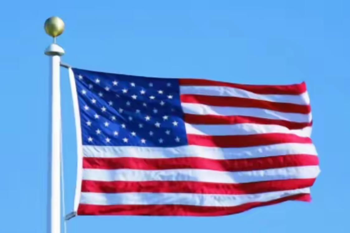 不得不说，特朗普是真爷们！在枪手刚被击毙之后，特朗普在白宫记者晚宴上重返舞台，并