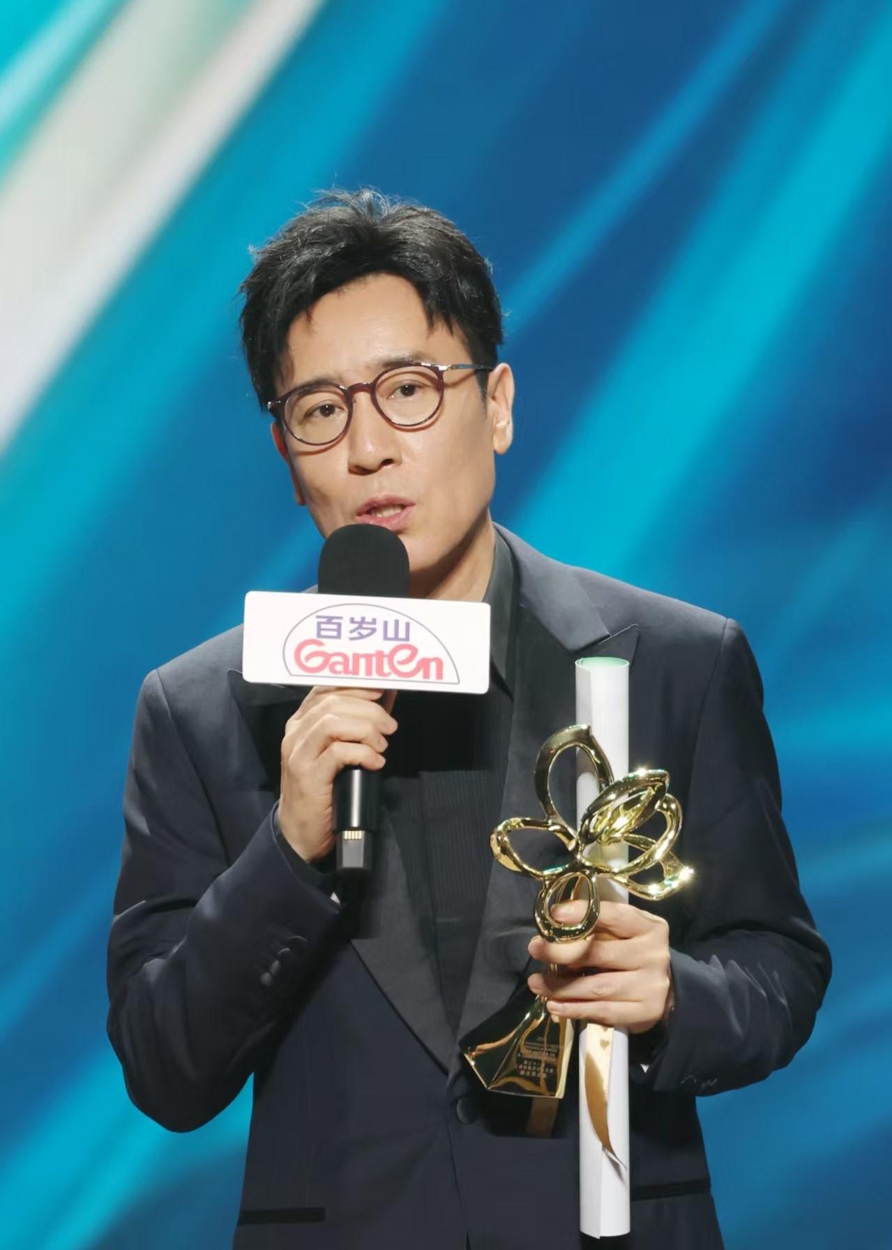 于和伟获奖，可惜了《沉默的荣耀》
 
不久前，31届“白玉兰”奖颁奖典礼上，于和