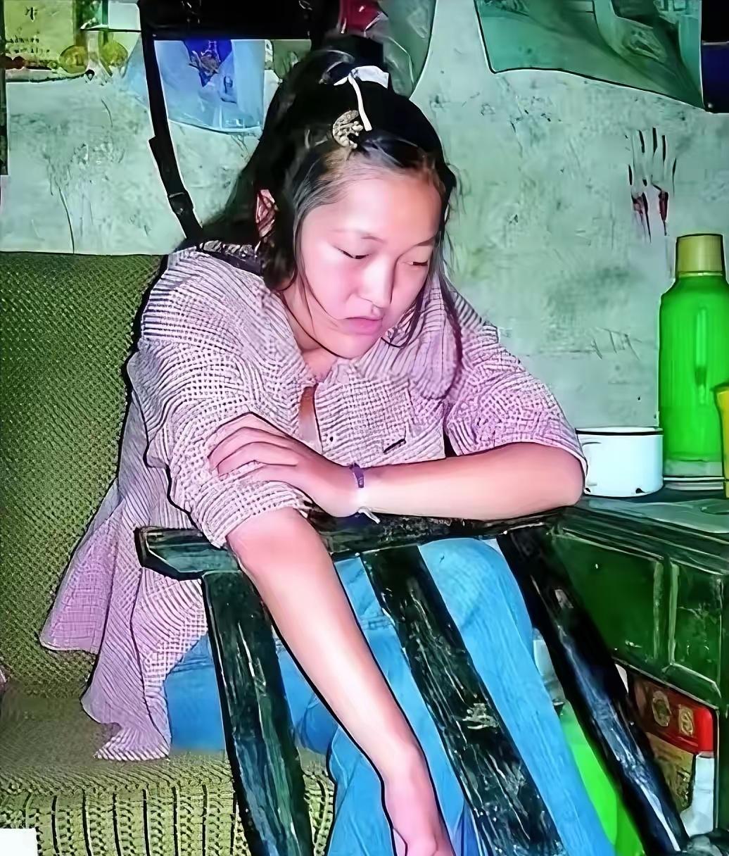 2006年，一名来自河南的高考考生蒋多多公然在考场上违反规定，义愤填膺写下800