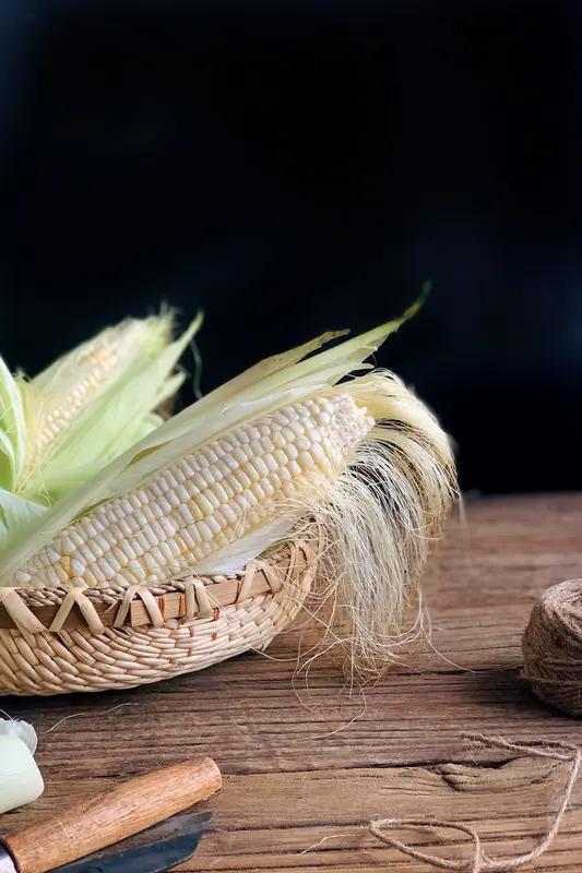 玉米须是个好东西，但很多人不知道。

大家都喜欢吃玉米，但是其上面的须须都是随手