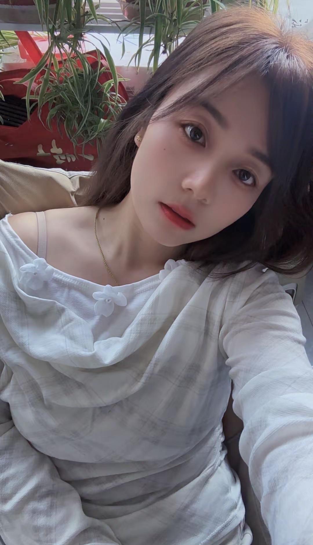 已经做到心无波澜人无执念，只求日子清淡且安稳了。这首歌应该没人会给我唱了