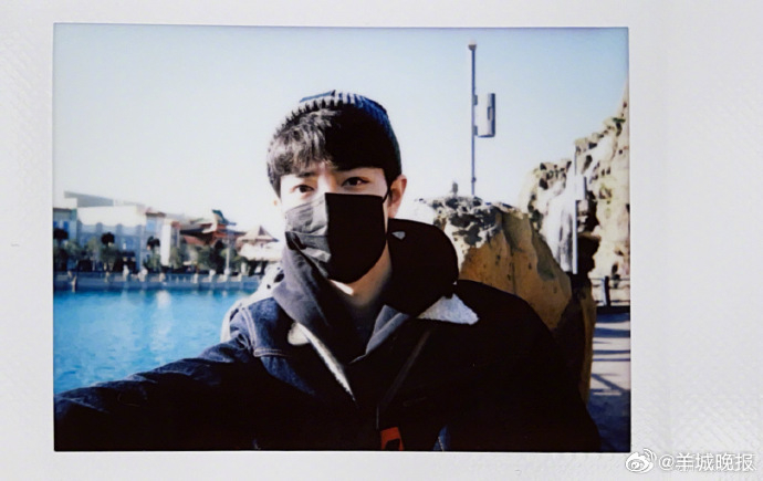 【想收藏一张他的拍立得】自带温柔滤镜的镜头表现力，每一帧抓拍都氛围感拉满！……来