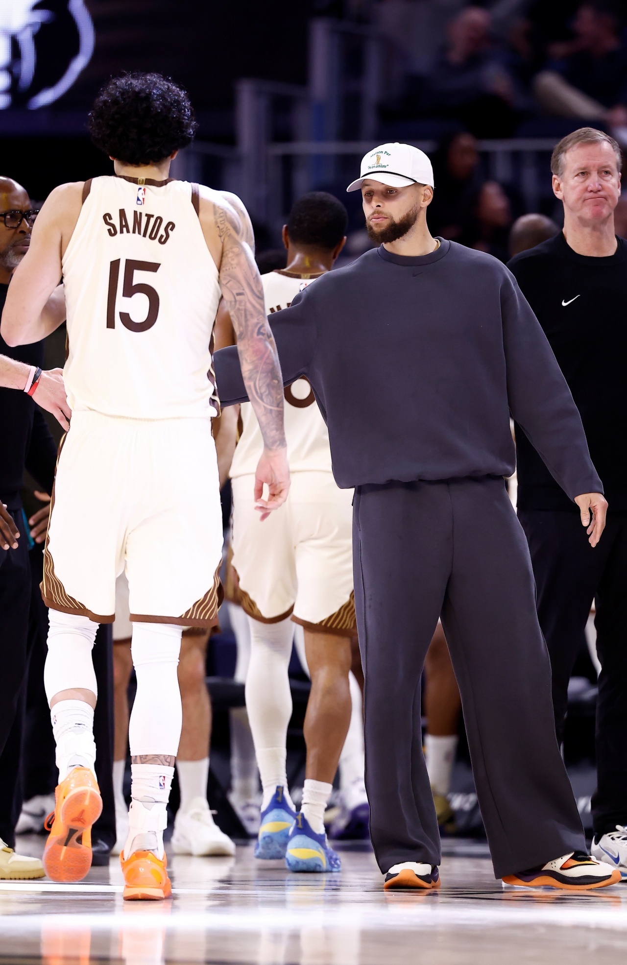 ➡我已经等不及快进到明天了库里勇士vs火箭库里库里：在场边观战学习到拼劲 期待和