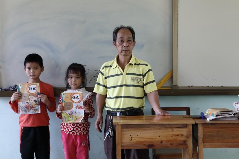 有的县一个乡镇中心小学都撤并到临近的大乡镇，有的县还保留着一两个学生的教学点。差