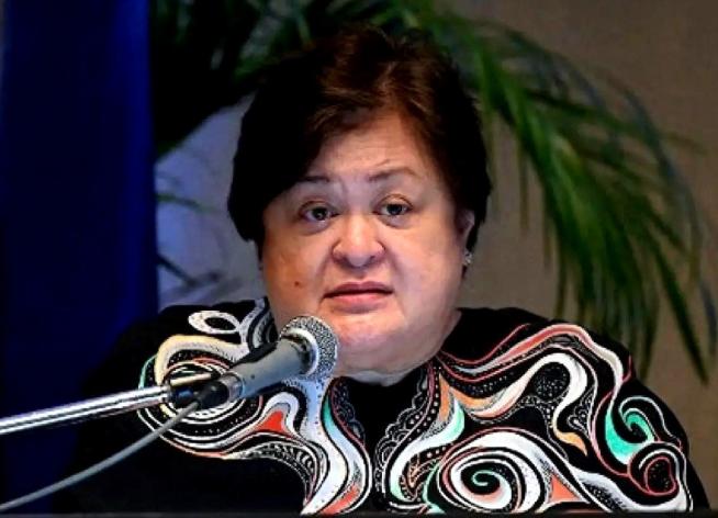 菲律宾外长站出来，对着全世界撂下一句话：我们国家的石油，只够烧 40 天了。
