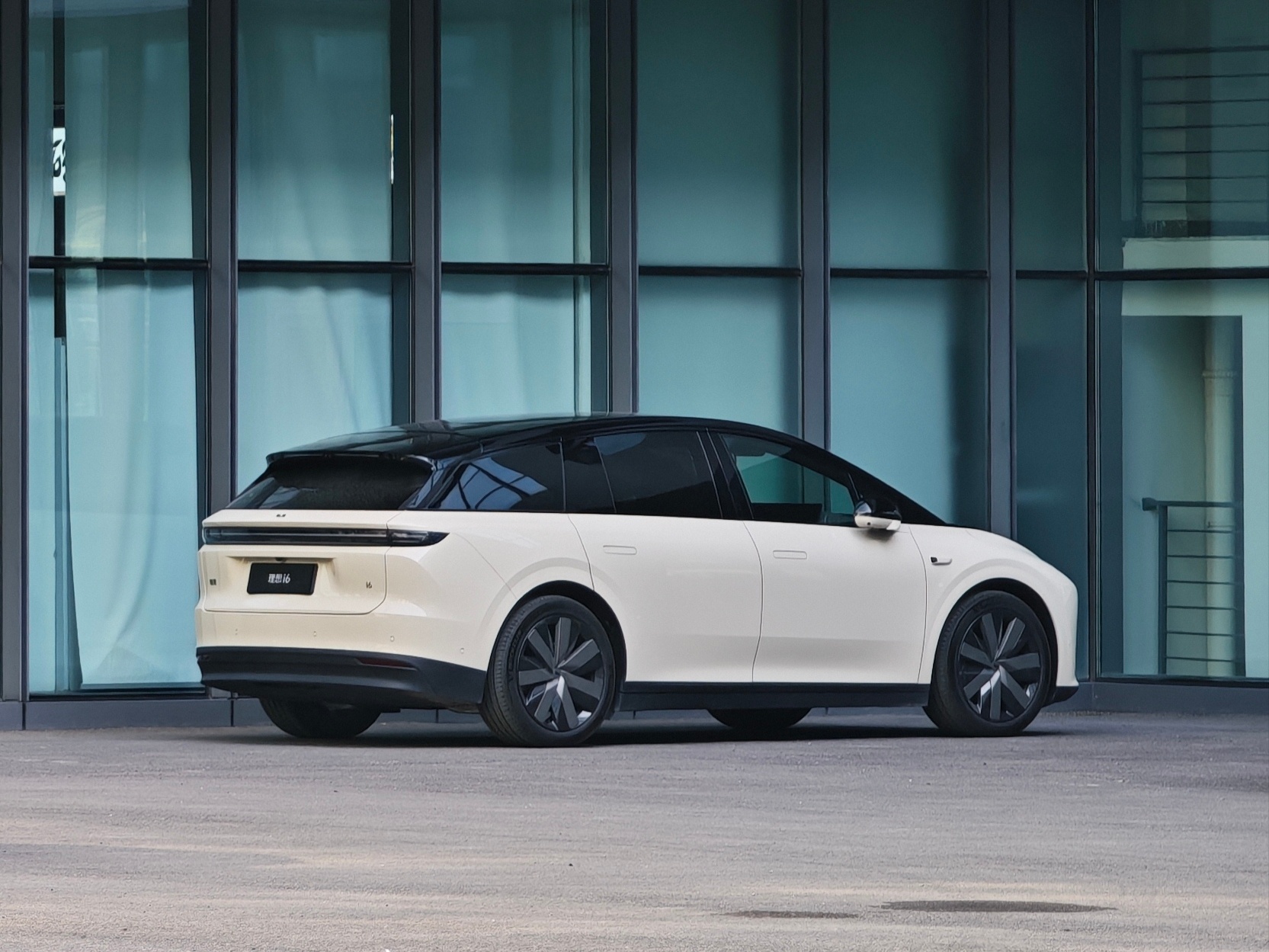 想问问广大定了 理想i6 的车友们，大家选择云朵黄的多不多呀，女性用户对这种莫兰