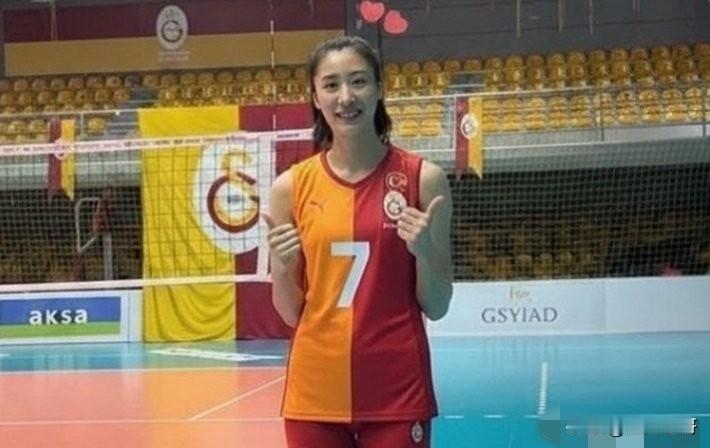 【王媛媛已经安全抵达土耳其】中国女排 
据土耳其媒体报道，中国女排副攻王媛媛将会