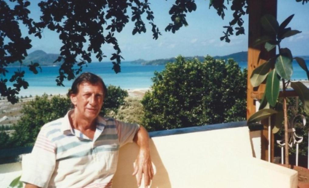 1962年，英国一男子相中一荒岛，发疯似地卖掉了房产来凑钱，当他把小岛收拾好，一