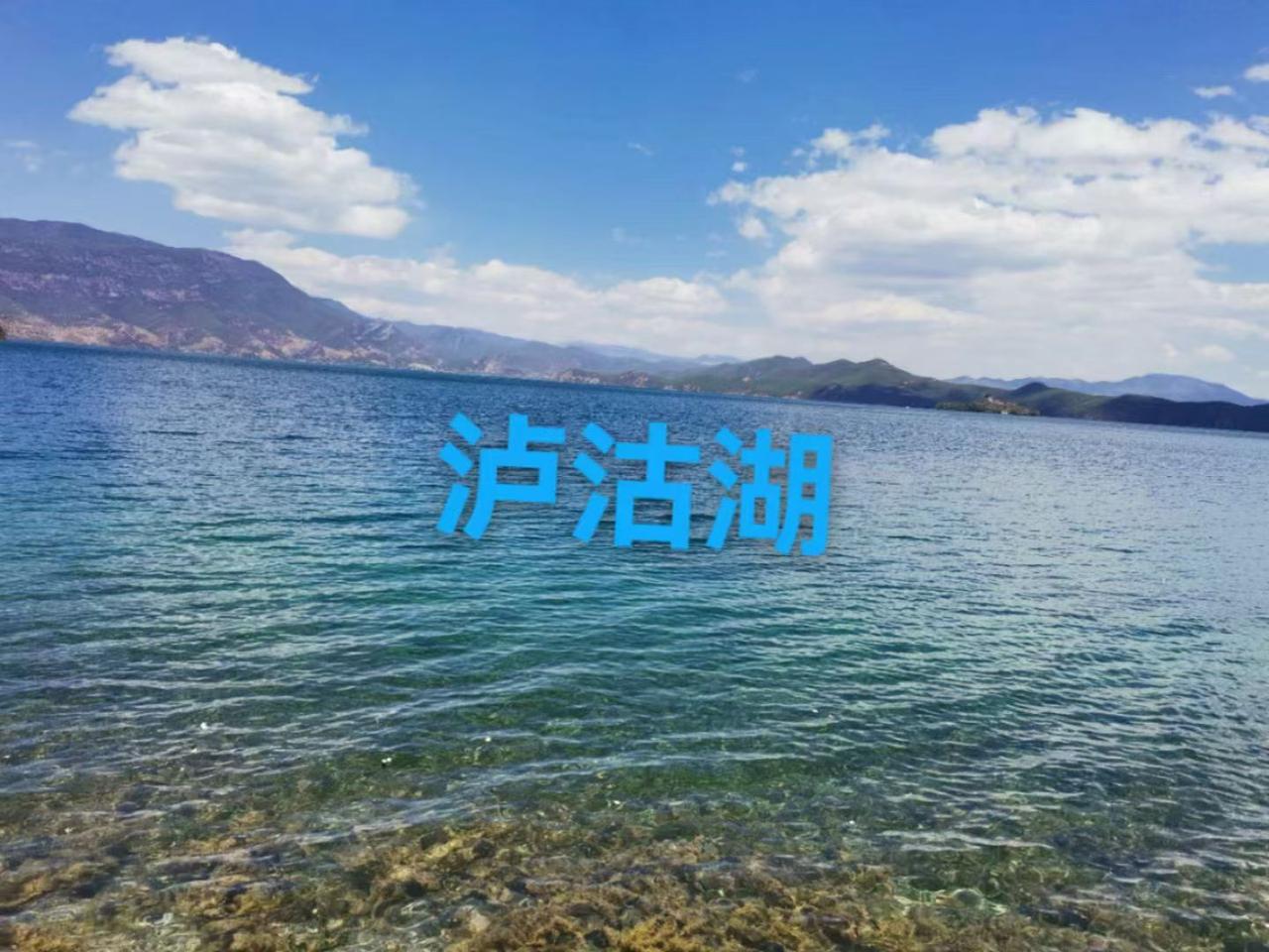 我特别爱看足球比赛，也喜欢写关于足球比赛的内容，同时还热衷于到全国各地游玩。
 