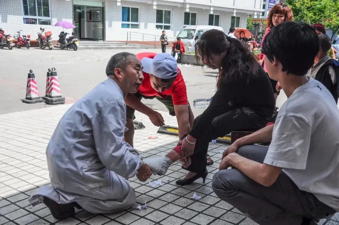 只收一块钱挂号费的中医大先生，全国有几个？




摘要：在青藏高原与川西平原交