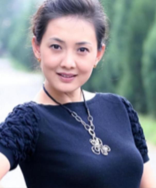 2007年，牛莉生下一女，在一次吵架的过程中，她怒气冲冲地问老公刘亚东，你比我大