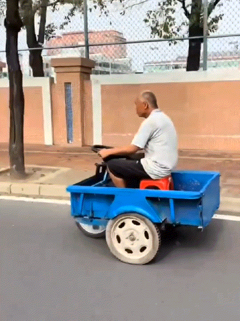 网友:设计的非常的人性，完美解决的乘客和司机同时在车上！