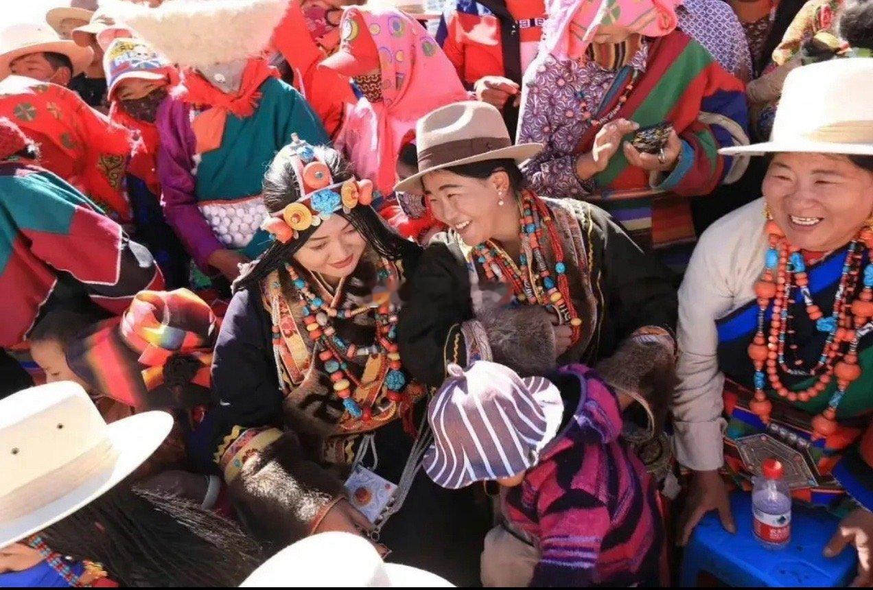 在西藏，这片神秘而美丽的土地上，众多女性以其智慧和力量为文化和旅游的融合发展注入