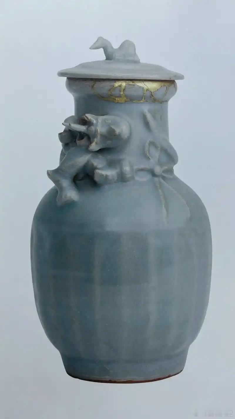 龙泉青瓷铸就浙BA丽水荣耀焕新非遗计划青瓷其实是瓷器中最早的一个种类，当时主要是