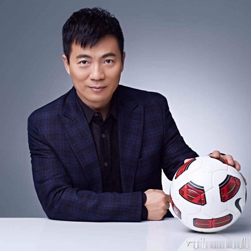中国球迷还不习惯没有意大利队还记得当年痴迷蓝衣军团的日子，如今世界杯年年开启，却