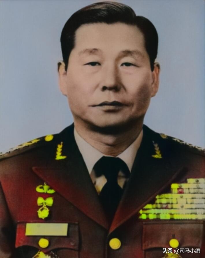 韩国首尔防务中心资深研究员郑宇哲语出惊人。他表示：“如今的美国即便将所有航母及先