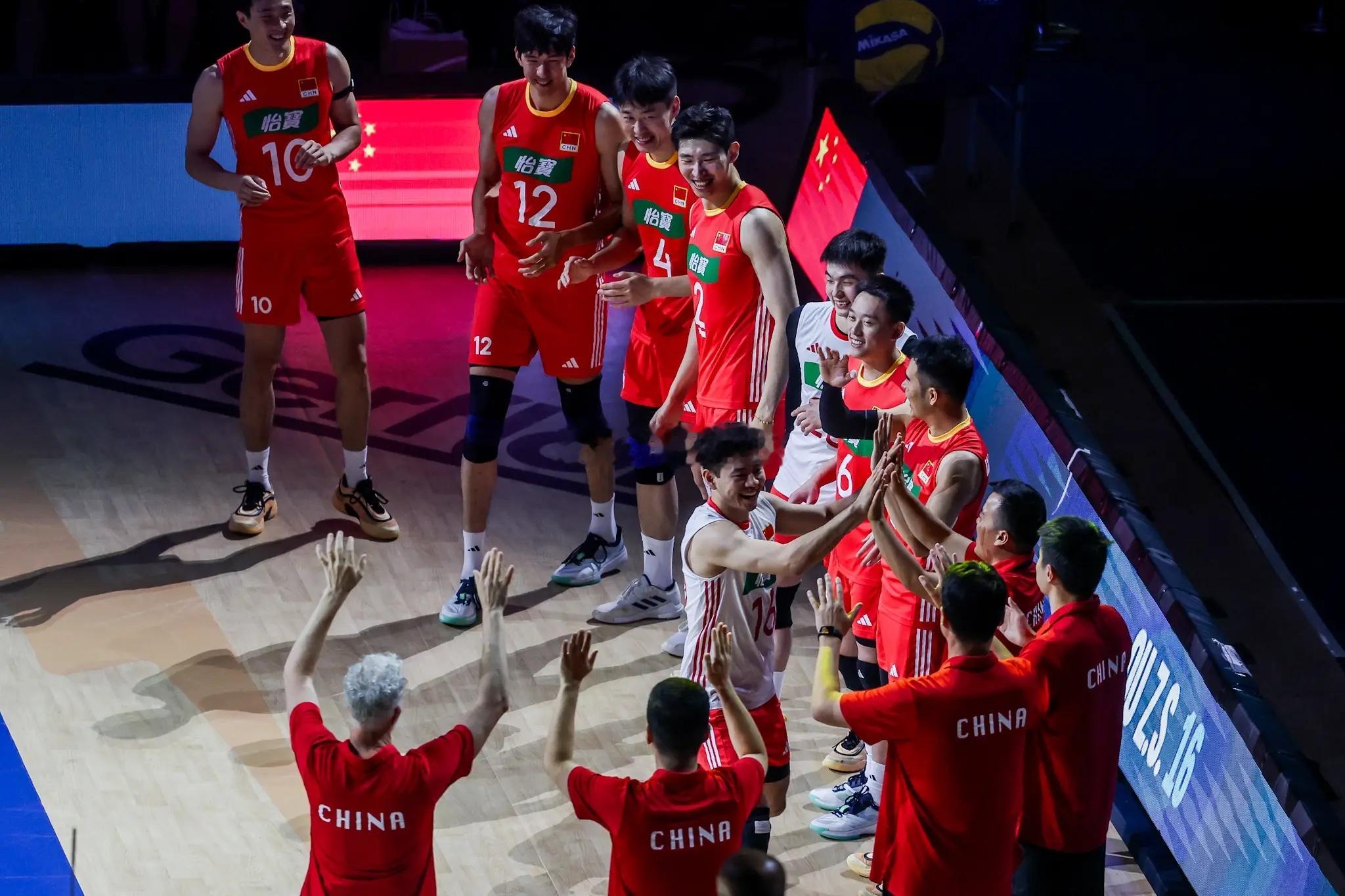 今天中国男排比赛日！🇨🇳21:00   中国男排vs塞尔维亚男排清松带你看排