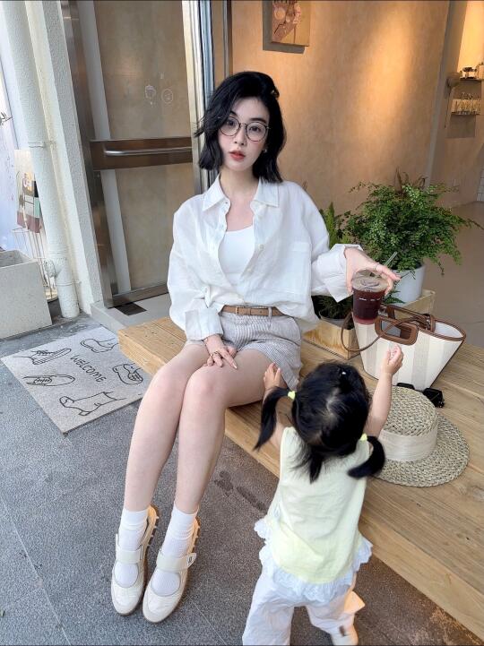 谁家的娃啊！📷一直入镜…