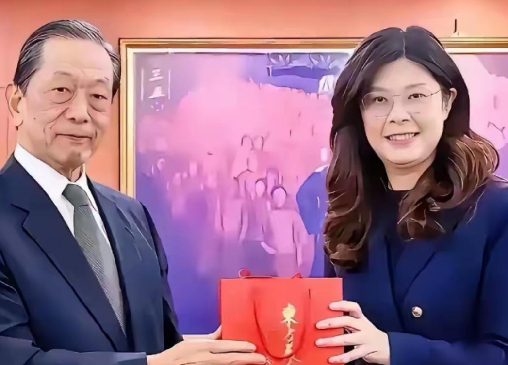 台湾国民党残余势力向日本政府捐款后不久，日本政府竟公然宣布恢复其当年侵华的邪恶旧