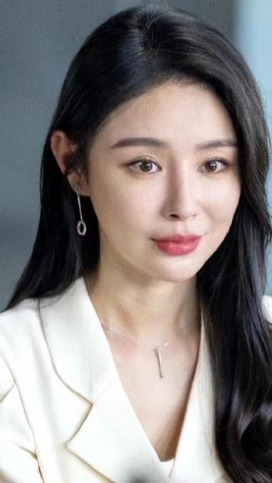 程梓，1992年生于辽宁大连，毕业于北京电影学院，中国内地女演员。早年曾获模特大