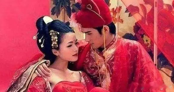 古代礼教森严，未出阁的少女深居闺中，男女之事向来讳莫如深。古时候女子大多十四五岁