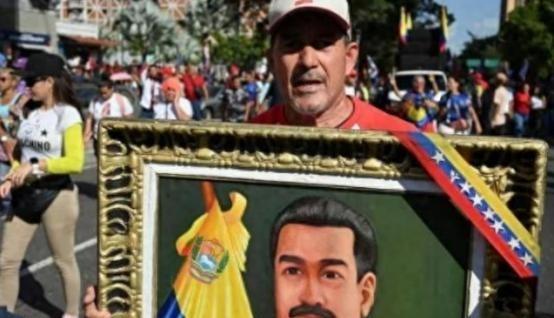 谁能料到！被美军强行抓走、关了一个多月的委内瑞拉前总统马杜罗 ，剧情直接迎来神反