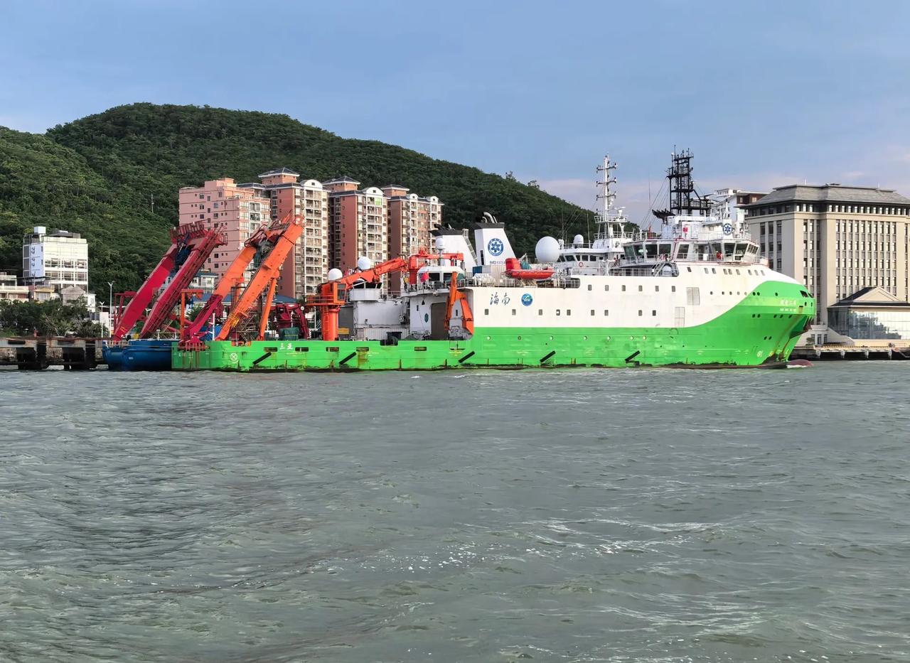 【探索二号｜中国深海超级科考大船】它不是普通旅游游轮，是中国万米深海科考保障母船