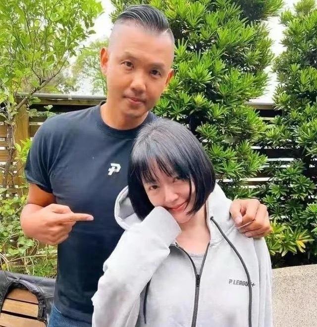 陈建州突发心梗，小S吓哭：我没有办法再失去一个好朋友了。

据报道，陈建州突发急