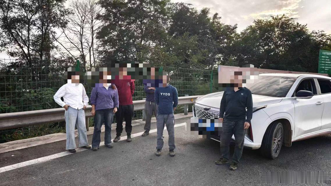 网络文明陇风清甘肃身边事兰州身边事厚道甘肃 心存侥幸避检查 收费站临时下客超员违