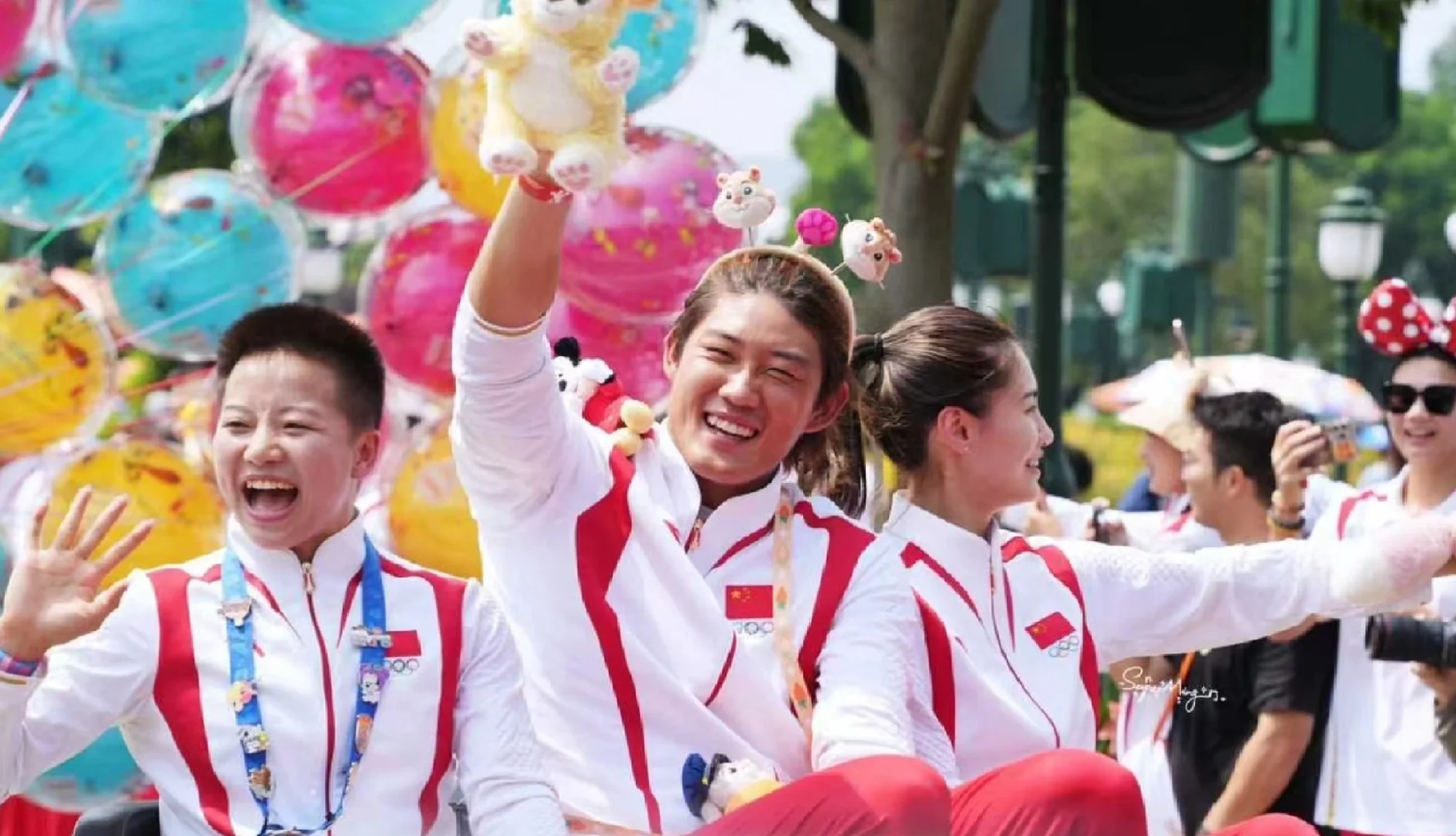 张之臻也出去high了！！