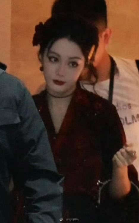 奇迹巴巴上线[哆啦A梦花心]怎么可以每套妆造都这么惊艳迪丽热巴对迪丽姐热了吧暗号