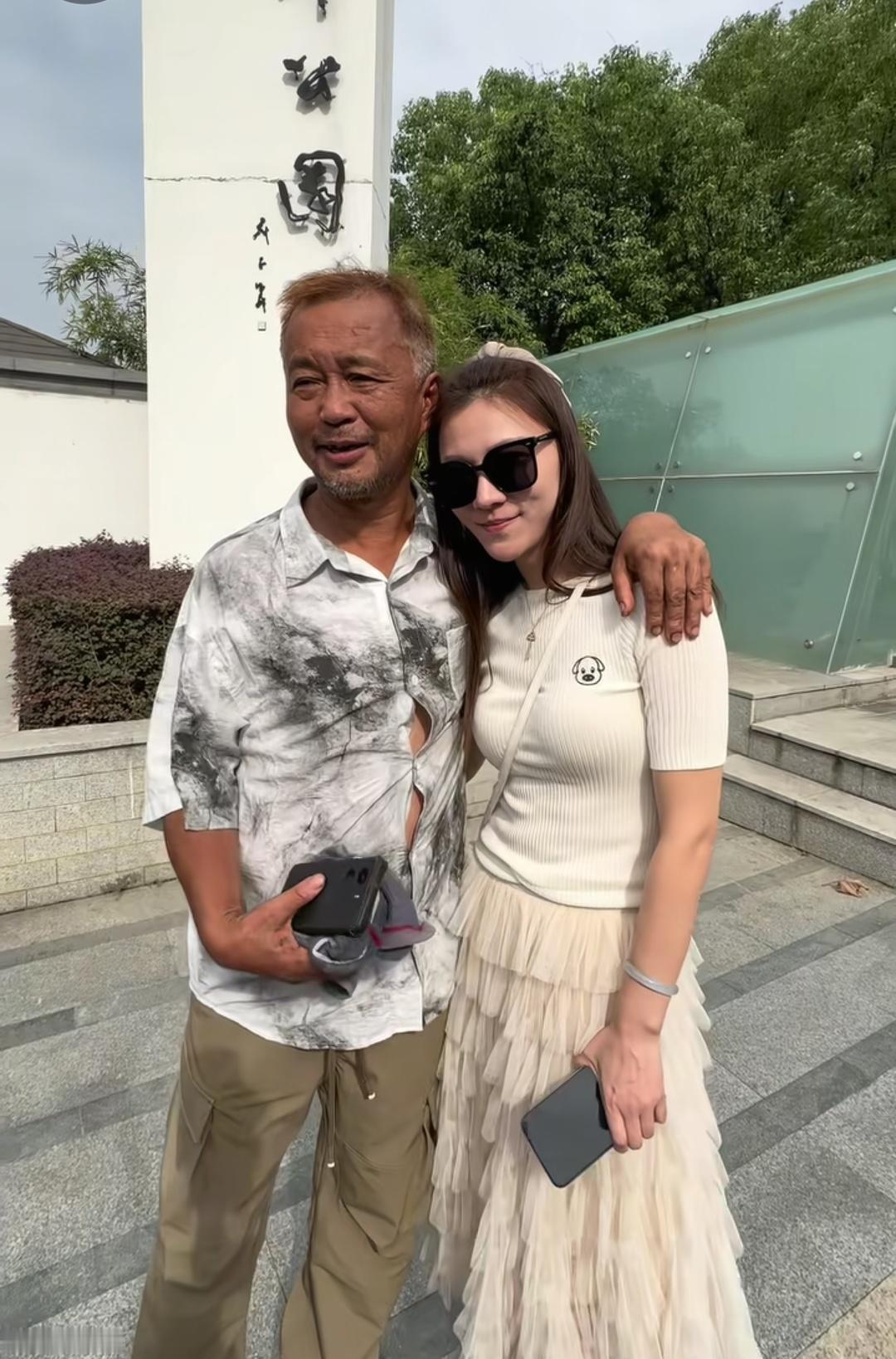 沈巍和晓晓是不是真爱其实没必要太在意。
如果是真爱那是最好，沈巍能在这个年纪，遇