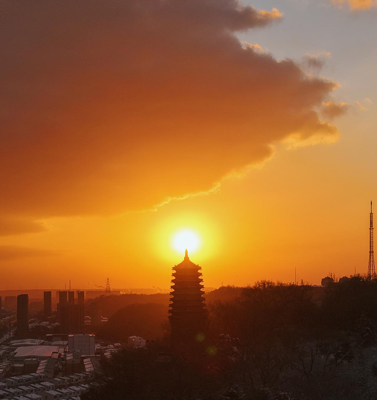 漂亮和善良，你会选择哪个漂亮可以是外形，可以是言语，也可以是行为。漂亮是外表，善