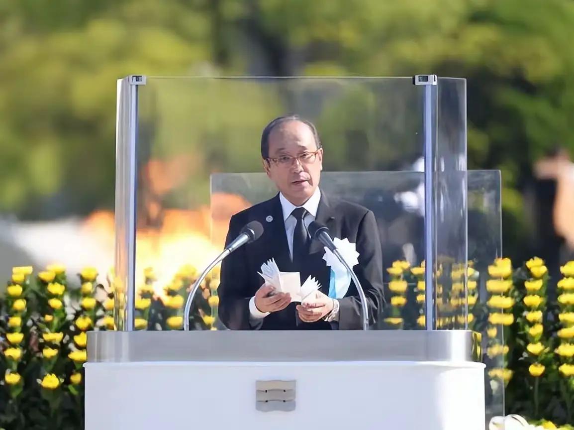 俄方痛斥日本广岛市长松井广岛致辞，不提美国是投弹国，却批评俄罗斯。
      