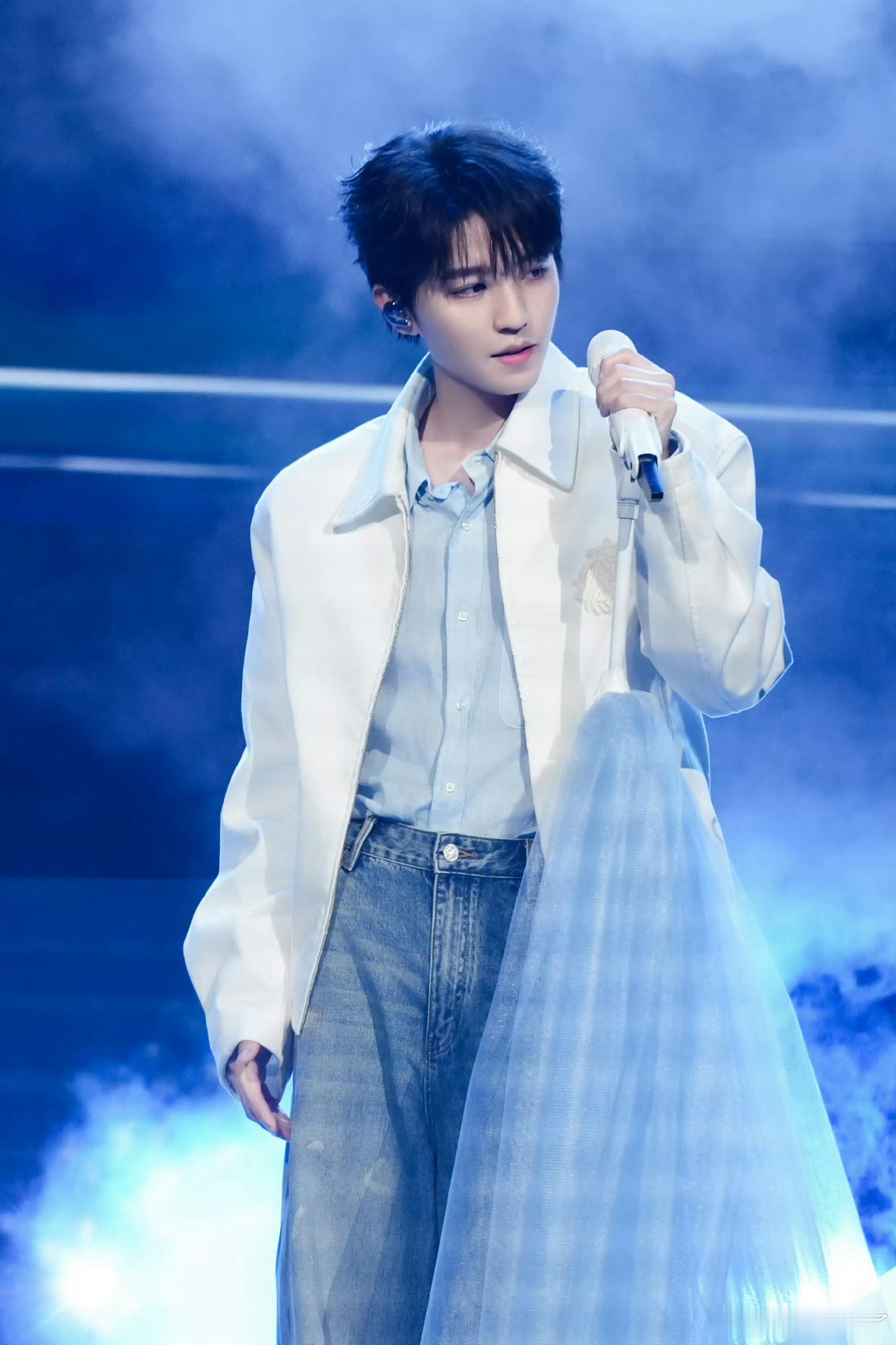 王俊凯演唱会增加了921票价的座位王俊凯我承认你是天使，921票价的含义真的好好